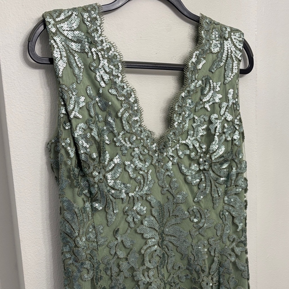 Elegant Tadashi Shoji Sequin Lace Sleeveless Sheath Dress in light green size 14